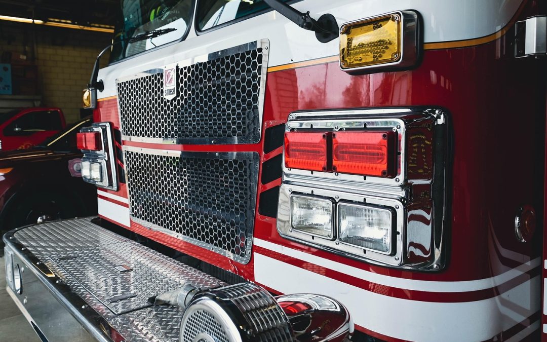 Dinas Damkar Demak Tangani Pohon Tumbang di Sekolah